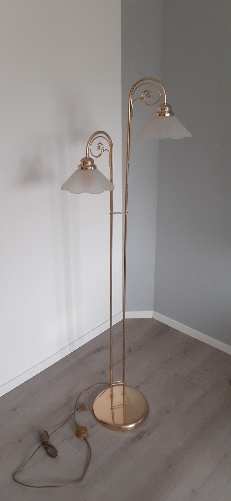 Elegante staande lamp met twee lichtpunten, Ophalen, E14 (klein), Zo goed als nieuw, Glas