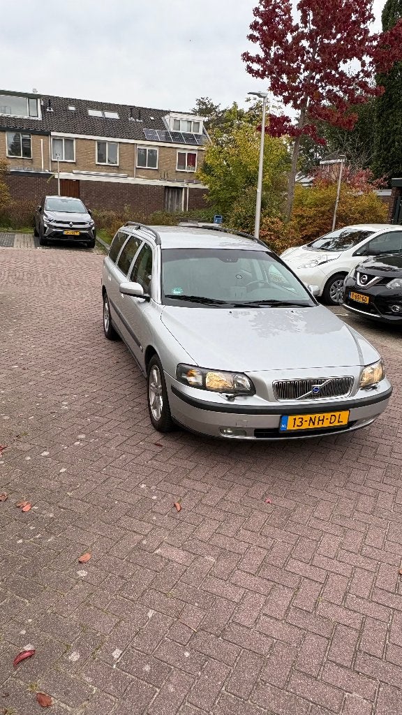 Volvo V70 2.4 170PK 2003 Grijs, Auto's, Voorwielaandrijving, 1800 kg, Zwart, Leder en Stof
