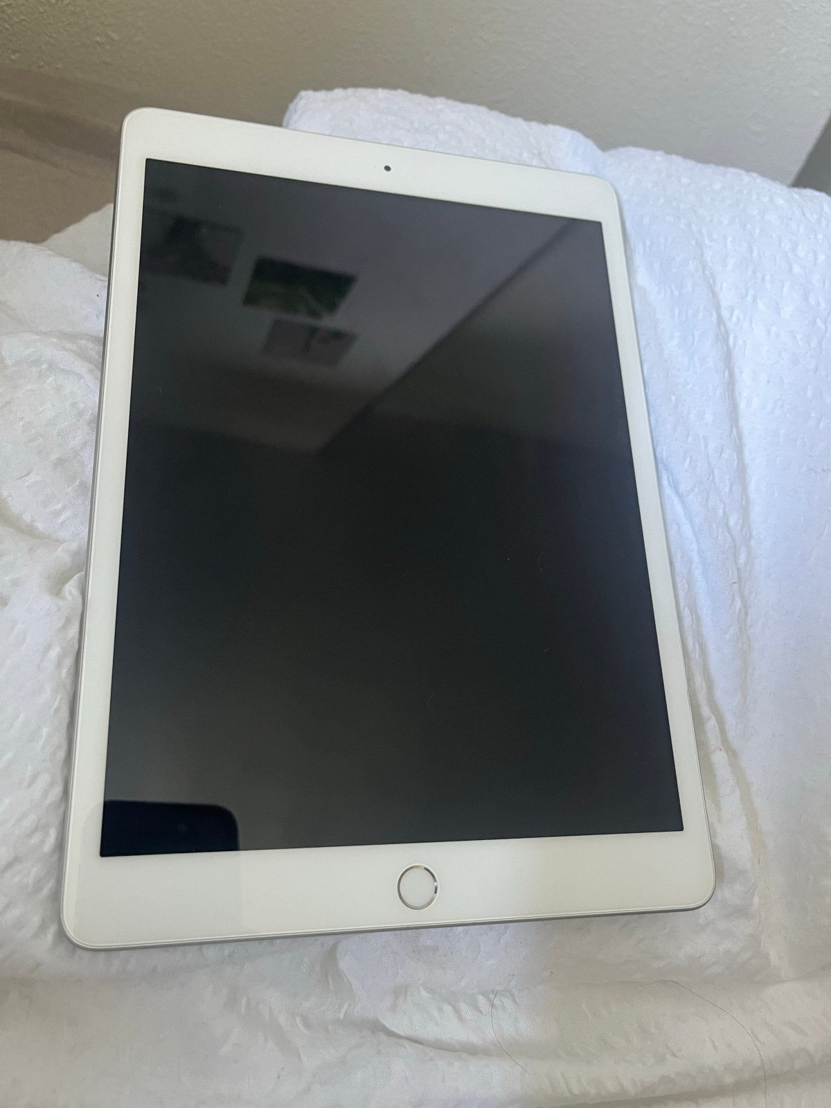 iPad 7 (2019) 10,2 inch + Logitech toetsenbord, Computers en Software, Apple iPads, Gebruikt, Apple iPad, Wi-Fi, 10 inch, 64 GB