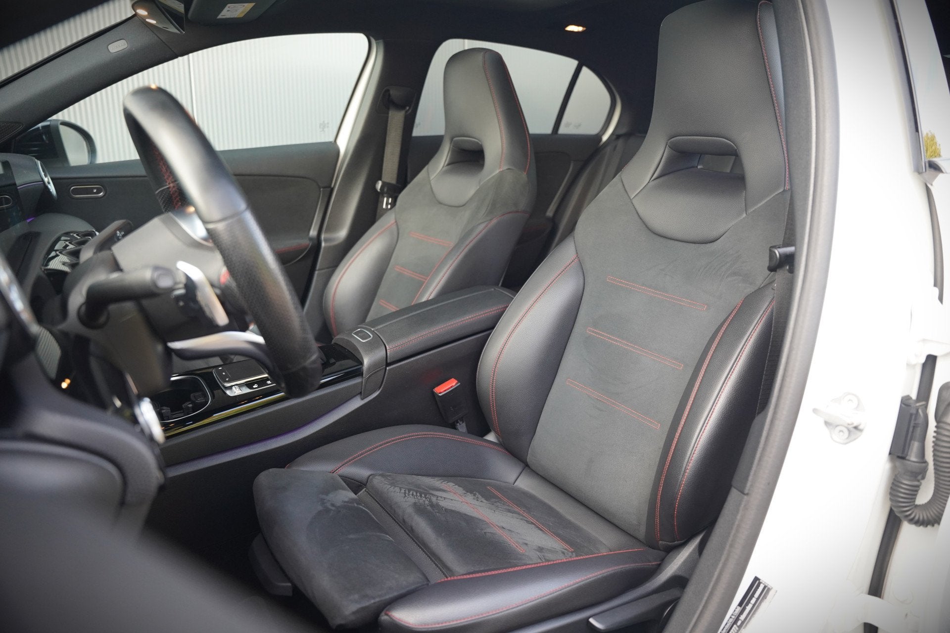 Mercedes-Benz A-Klasse 200 Business Solution AMG Upgrade | P, Auto's, Gebruikt, 4 cilinders, Wit, 1600 kg