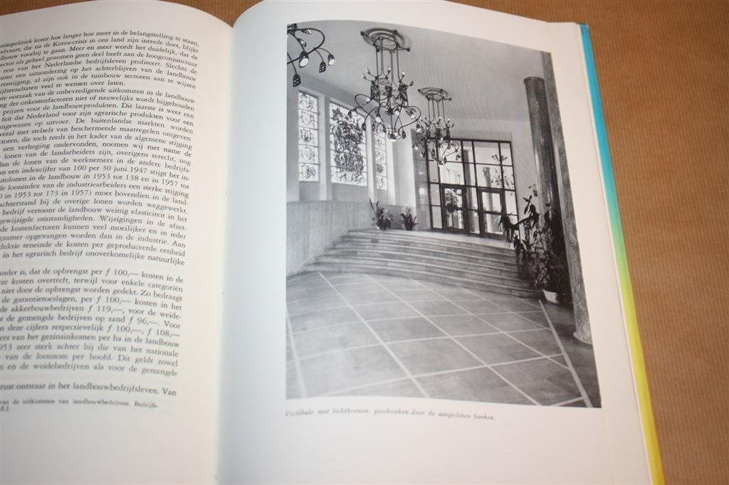 60 jaren landbouw. 60 jaren krediet. 60 jaren organisatie., Boeken, Ophalen of Verzenden, Gelezen, Management