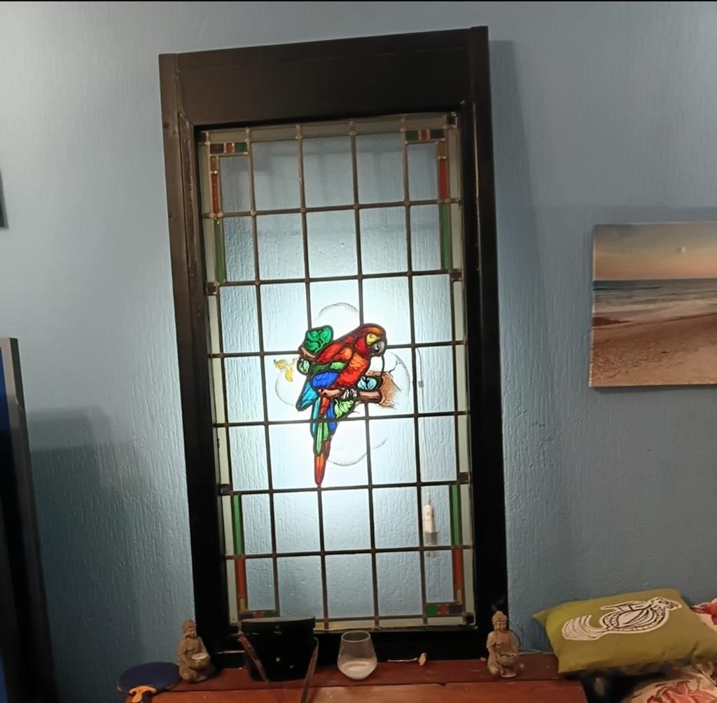 Uniek Glas-in-lood raam met papegaai en verlichting, Ophalen, Gevelraam of Ruit, Gebruikt, Minder dan 80 cm