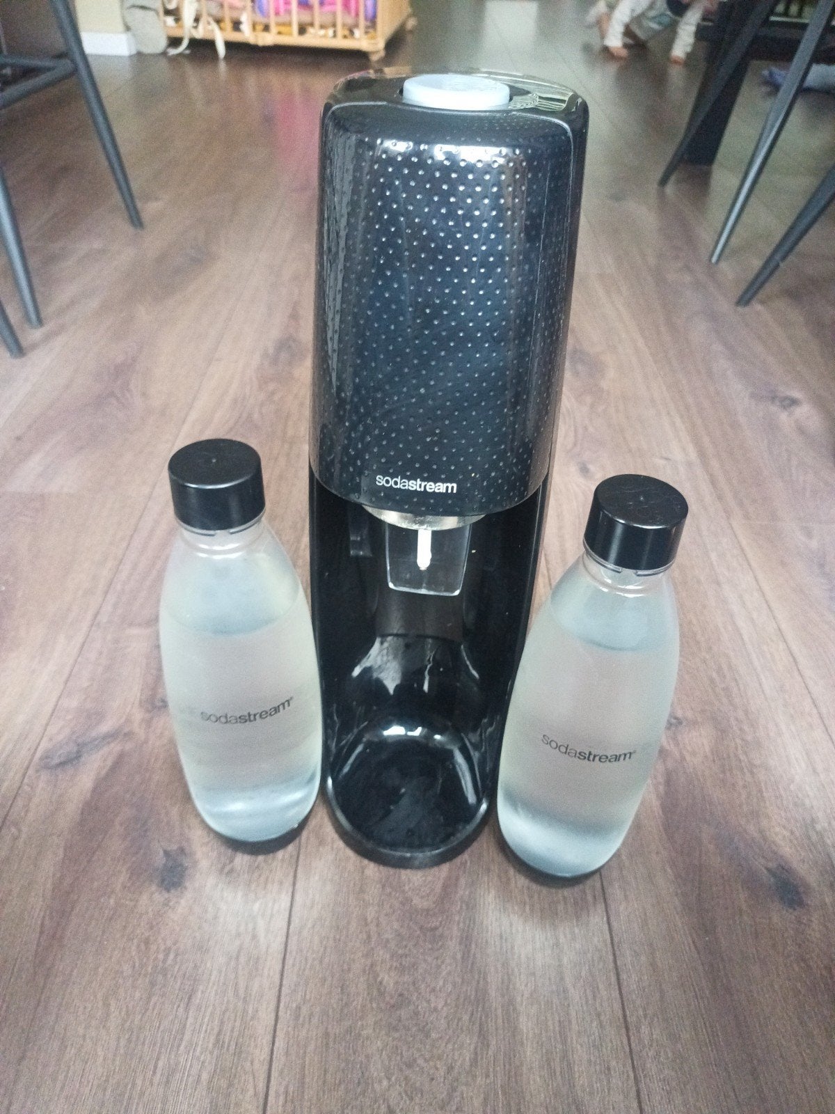 Sodastream met halfvolle gasfles en 2 flessen, Ophalen, Kunststof, Zwart, Overige merken