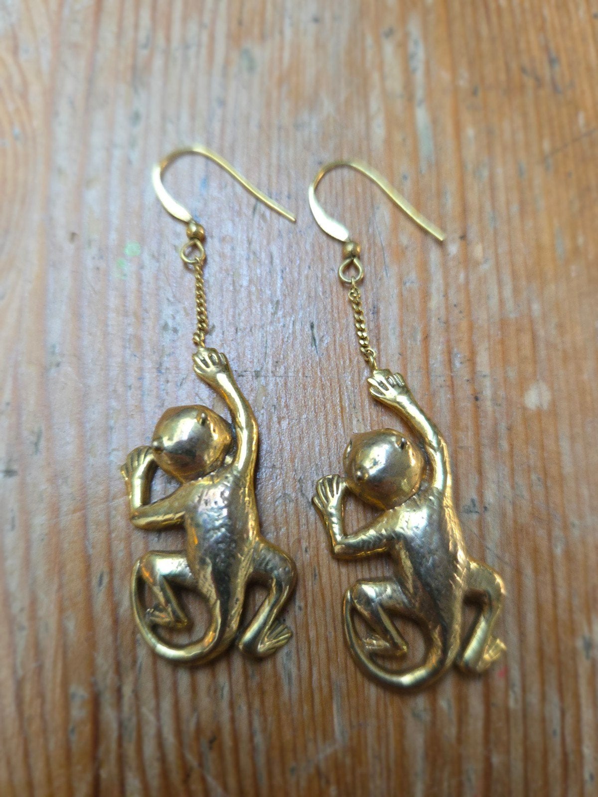 Gouden oorbellen met hangende aapjes, Overige materialen, Hangers, Verzenden, Zo goed als nieuw