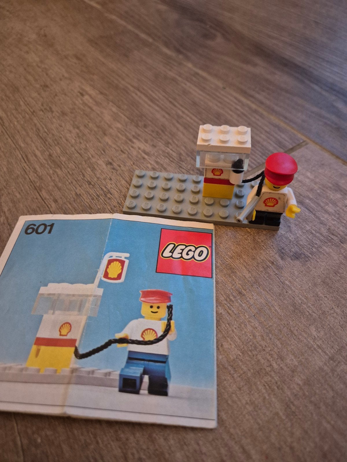 Vintage LEGO Shell Tankstation met Minifiguur, Ophalen of Verzenden, Gebruikt, Overige merken