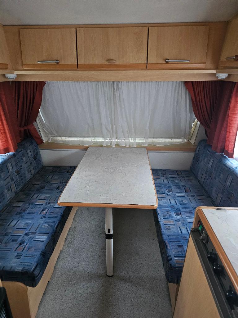 Chateau Calista 390 + voortent en luifel. Perfecte indeling, Vast bed, Chateau, Kachel, Treinzit