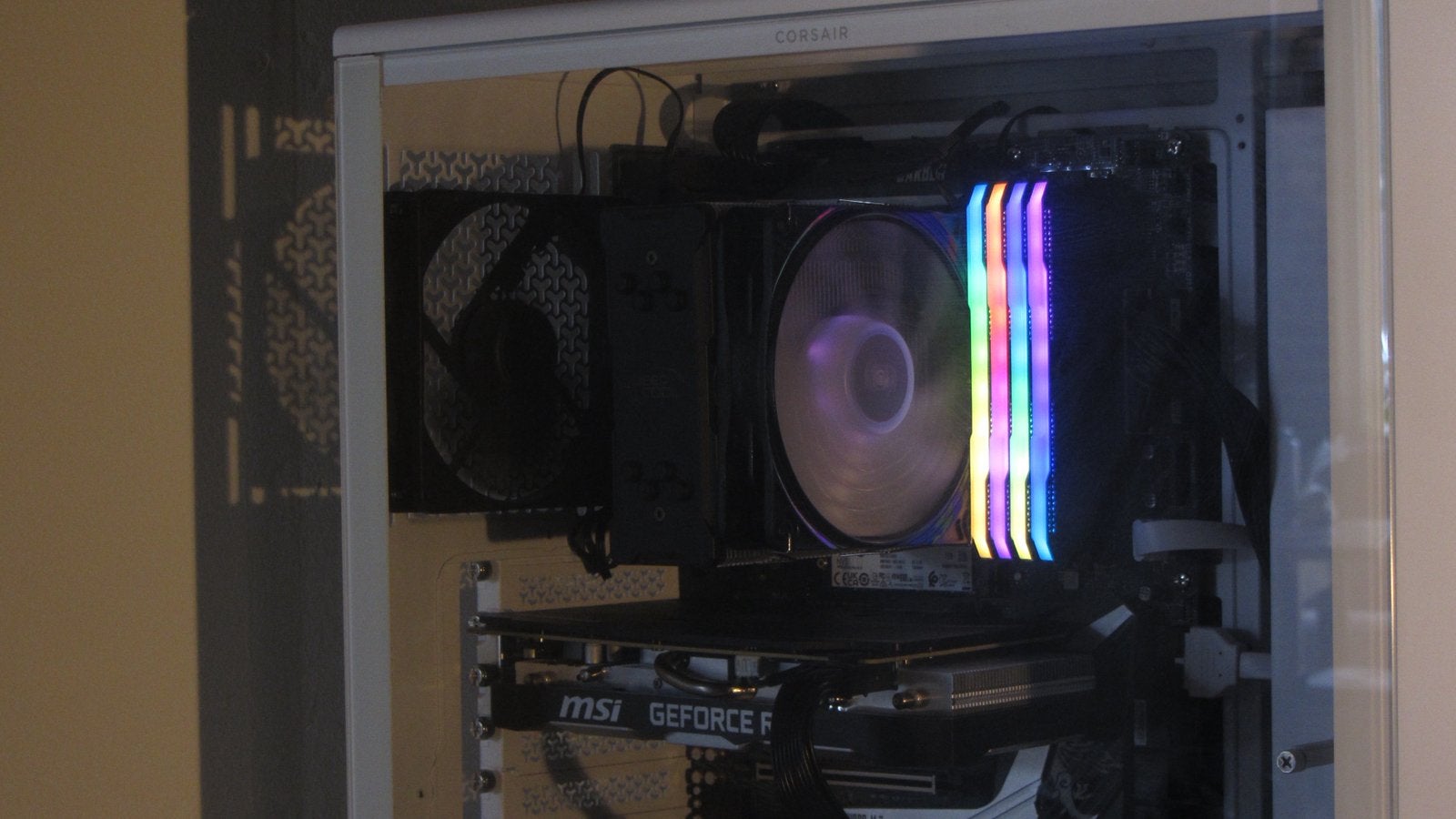 Foto 5 van Game PC - I5 9600K - Rtx 2060 Super - 32GB RGB Pro - 1TB SSD