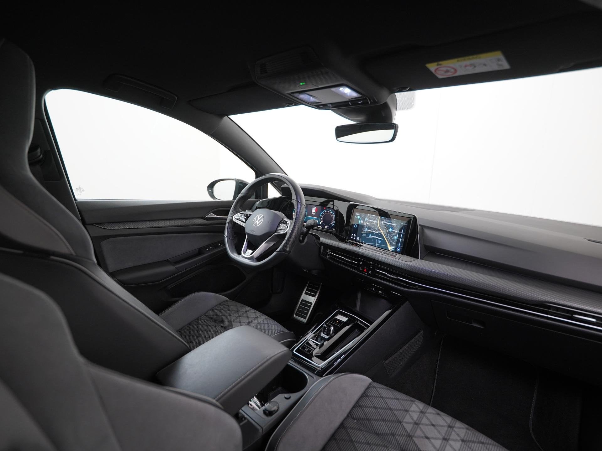 Volkswagen Golf 1.5 eTSI R-Line DSG | Trekhaak | Harman/Kard, Stof, 4 cilinders, Zwart, Golf