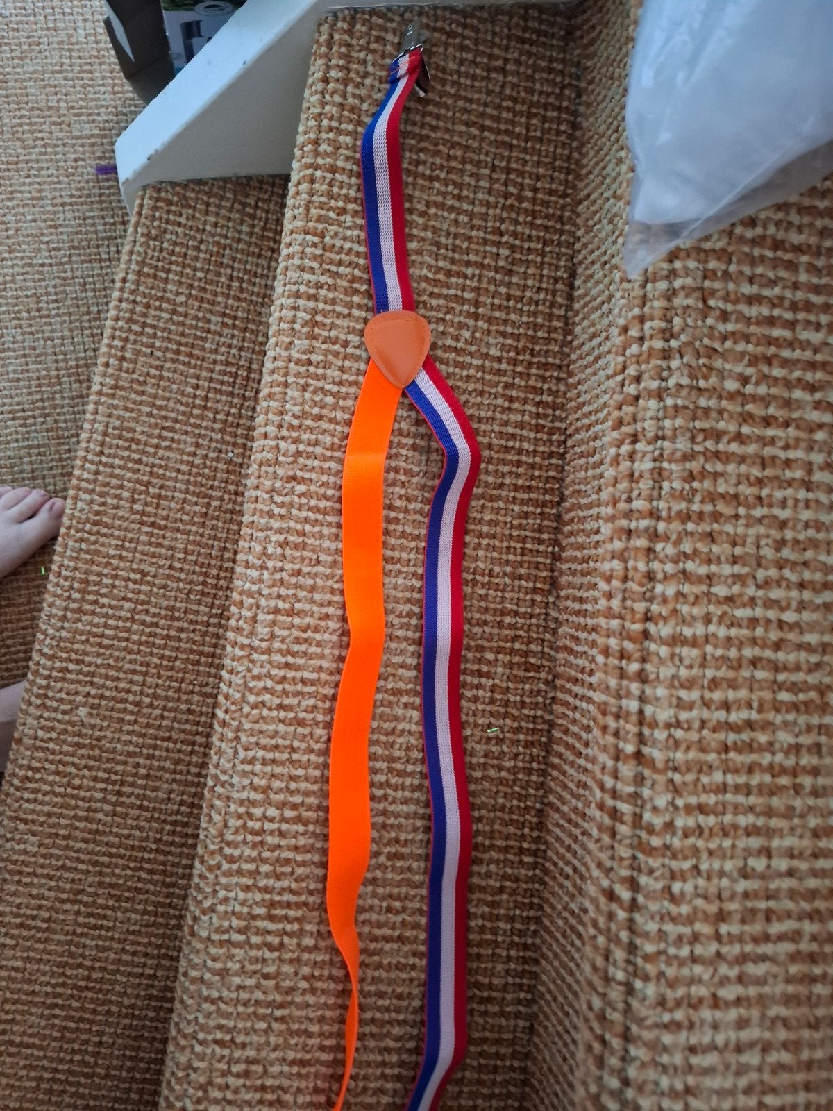 Oranje en rood-wit-blauwe bretels, Ophalen of Verzenden, Zo goed als nieuw, Onbekend