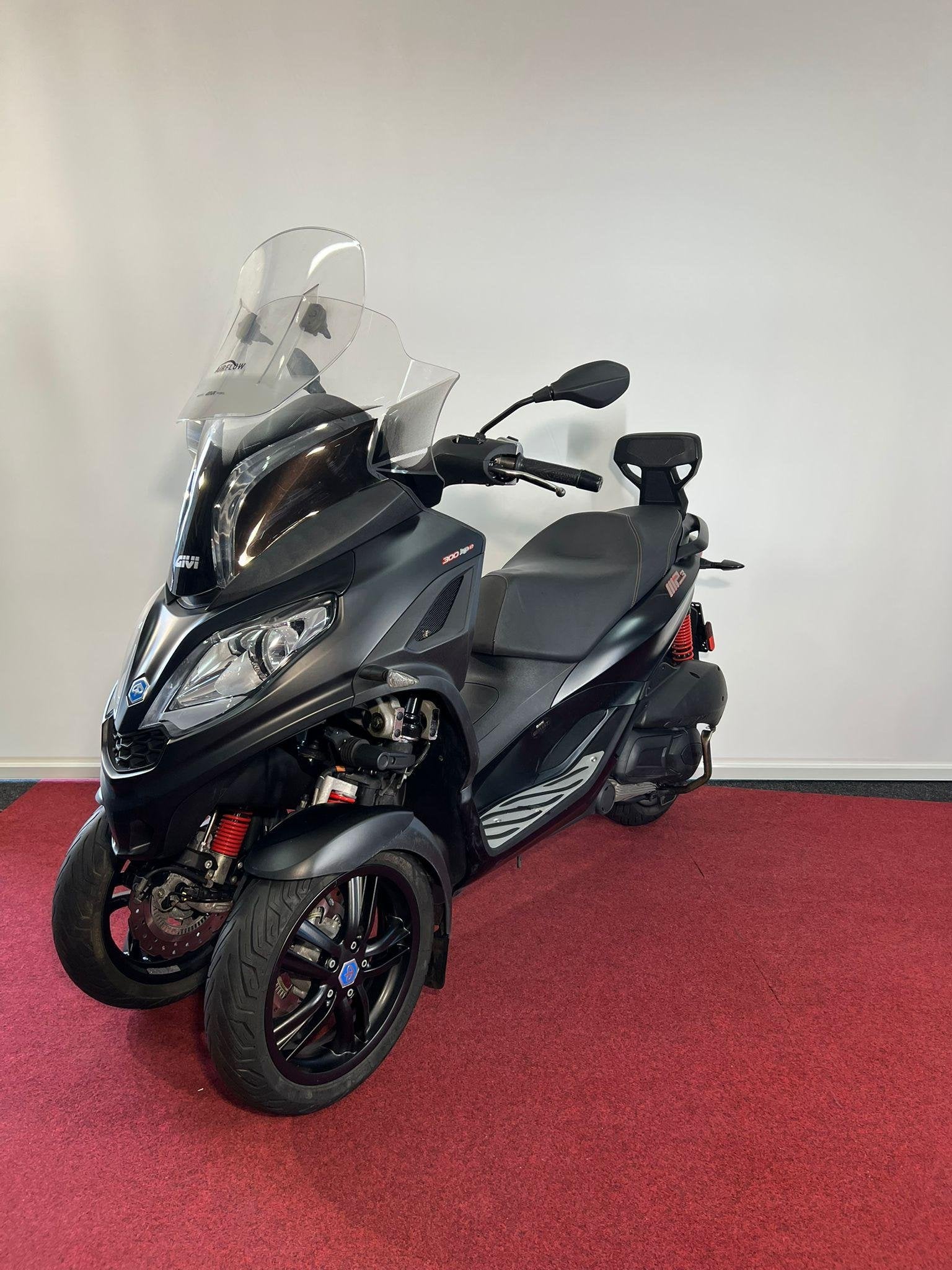 Piaggio 300 MP3 HPE Sport, Scooter, Bedrijf, Piaggio Vespa B.V., Minervum 7272
4817 ZM  Breda, NL