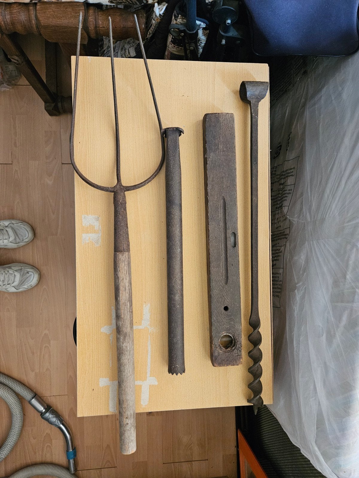 Antiek gereedschap: hooivork, pikhouweel, grondboor, Antiek en Kunst, Ophalen