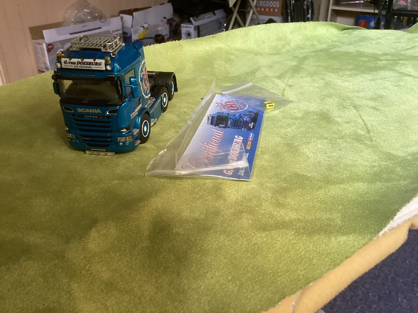 WSI Models Scania S580 G. Van Doesburg Zaltbommel, Hobby en Vrije tijd, Modelauto's | 1:50, Ophalen, Nieuw, Bus of Vrachtwagen