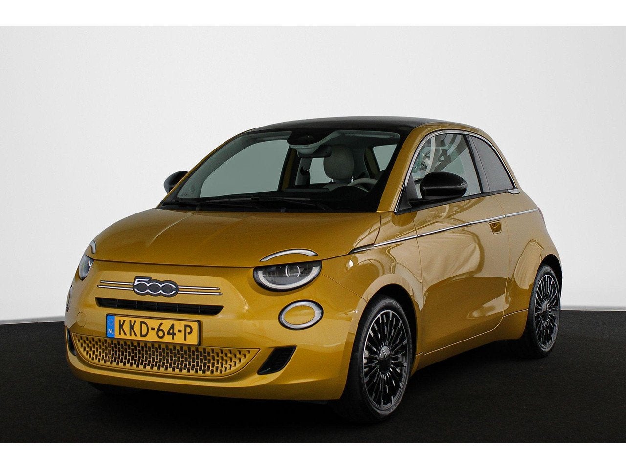 Fiat 500 1.0 Hybrid La Prima JBL Panoramadak Stoelverwarming, Auto's, 65 pk, Gebruikt, 4 stoelen, Bedrijf