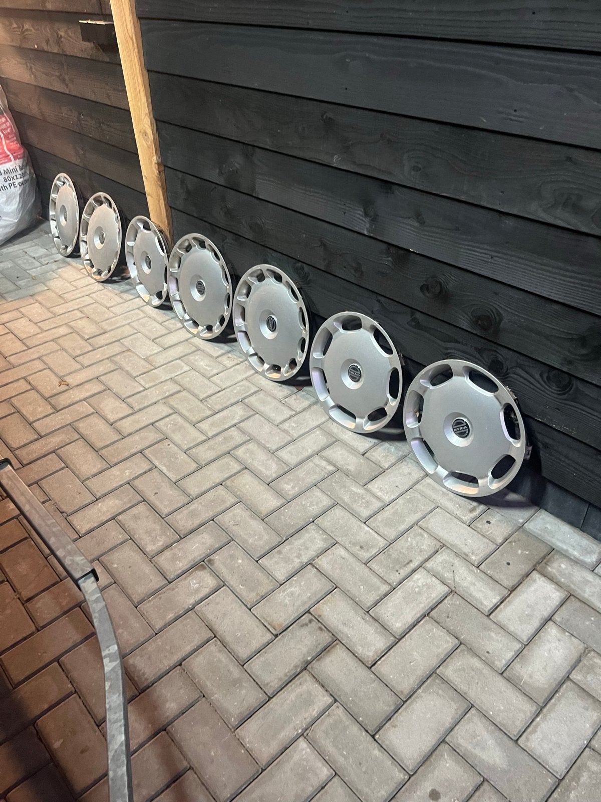 Volvo wieldoppen - 7 stuks, Ophalen of Verzenden, Gebruikt