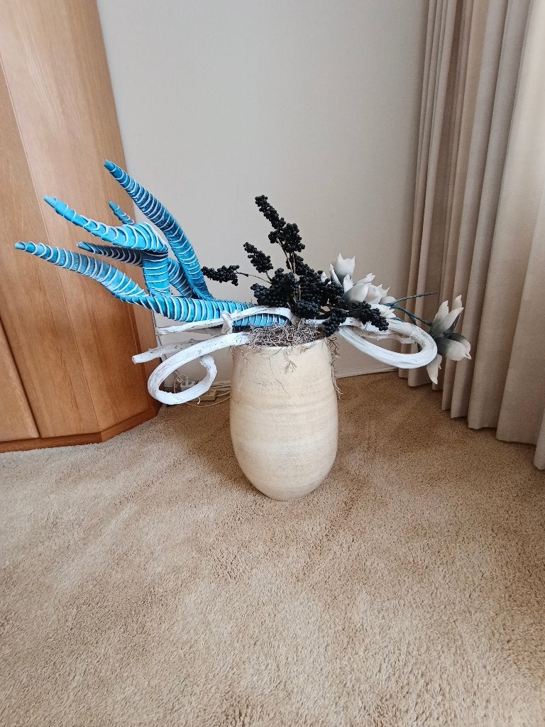 Grote decoratieve vaas met kunstbloemen en takken, Huis en Inrichting, Woonaccessoires | Vazen, Ophalen, Beige, Inclusief decoratie