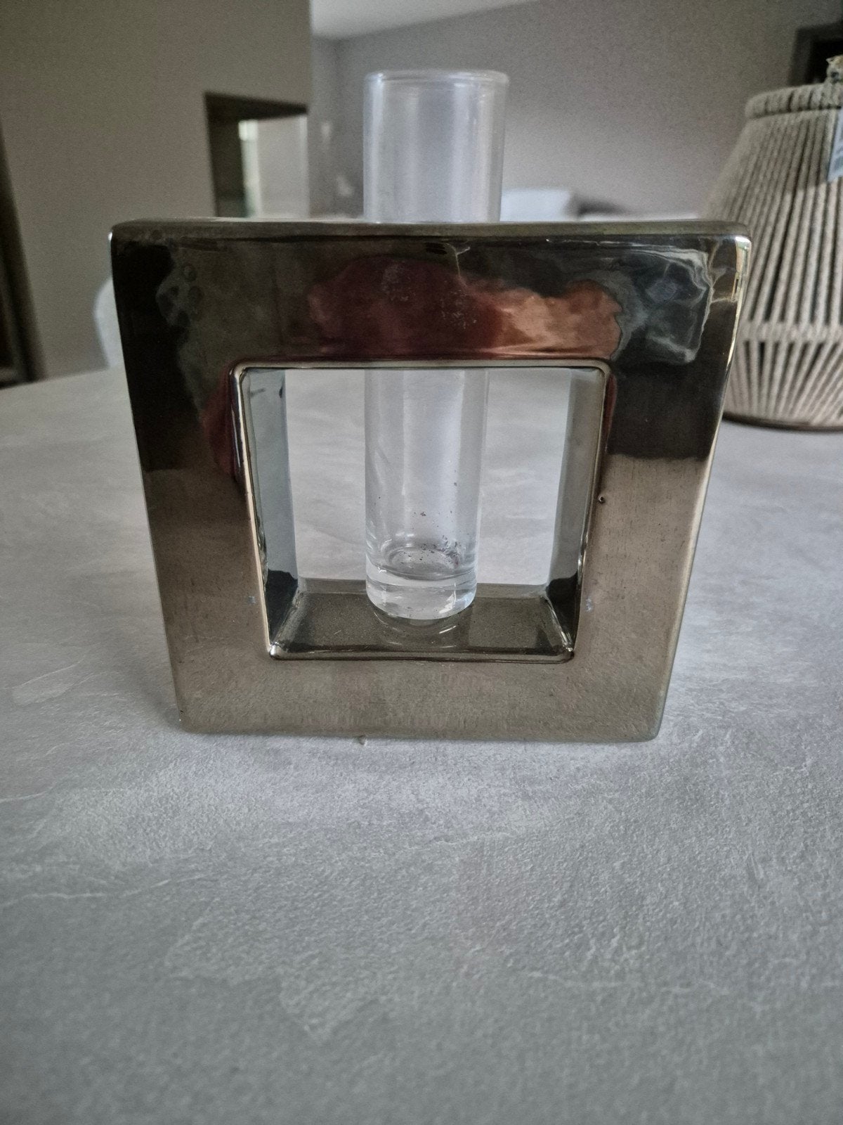 Glazen vaasje in metalen houder - 18 cm hoog

Mooi glazen va, Ophalen of Verzenden