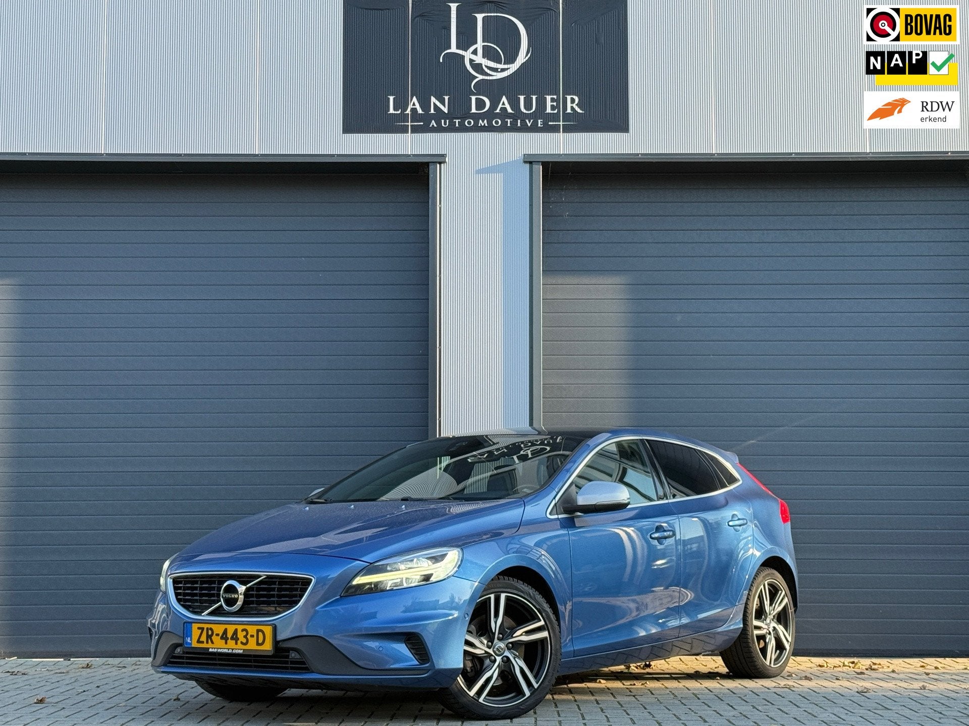 Volvo V40 1.5 T3 Polar+ Sport / AUTOMAAT / PANORAMADAK / CAM, Auto's, Euro 6, 4 cilinders, 700 kg, Blauw