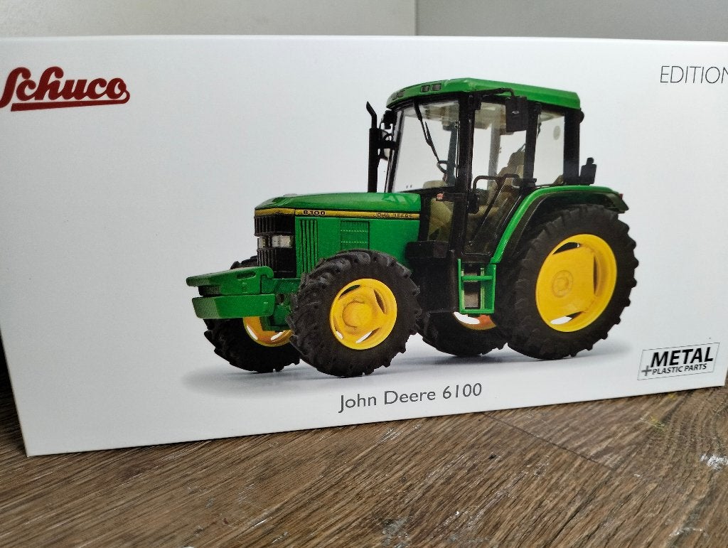 Te koop Schuco John Deere 6100., Hobby en Vrije tijd, Ophalen of Verzenden, Nieuw, Tractor of Landbouw, Schuco