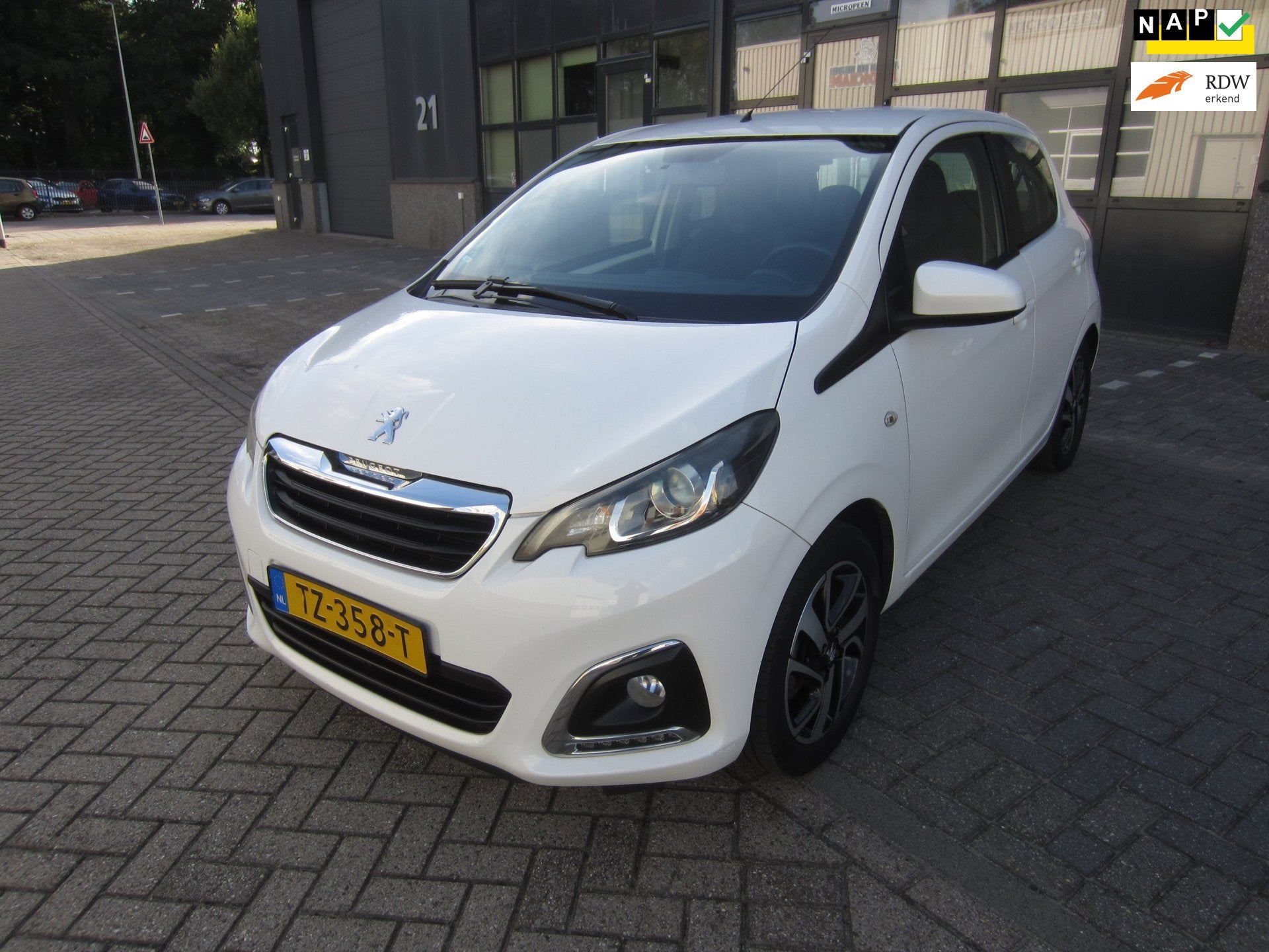 Peugeot 108 1.0 e-VTi Allure 2018 Automaat Airco Led NAP! AP, Dealer onderhouden, Gebruikt, Euro 6, 4 stoelen