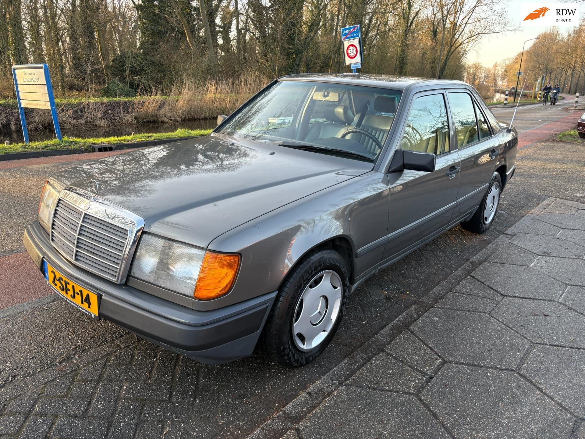 Mercedes-Benz 200-500 (W124) 300 E AIRCO + LEDER!, Auto's, Automaat, Achterwielaandrijving, Elektrische ramen, Leder