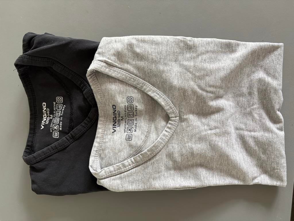 Vingino T-shirts 2-pack (zwart & grijs) - Maat 128-140, Ophalen of Verzenden, Gebruikt, Jongen of Meisje