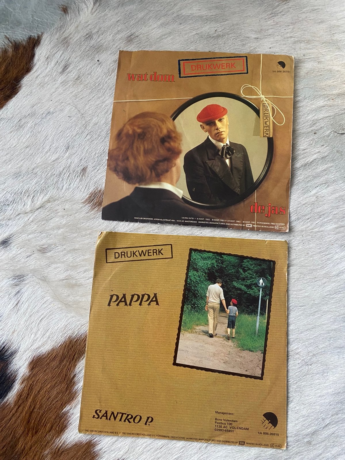 Drukwerk singles, Ophalen of Verzenden, Zo goed als nieuw