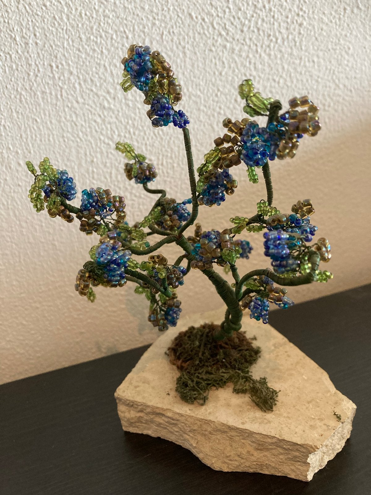 Kralenboom met blauwe en groene rocailles op steen, Meerkleurig, Overige stijlen, Ophalen of Verzenden, Zo goed als nieuw