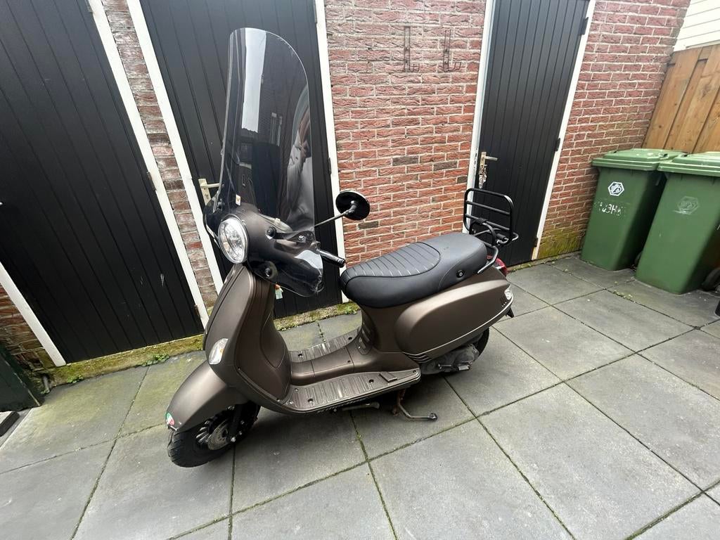 Retro scooter | bijna 5000 km | rijdt perfect | nieuwe accu, Ophalen, Zo goed als nieuw, Benzine, Overige merken