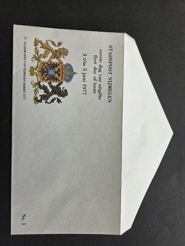 Fdc 1977 stadspost Nijmegen nr 1, Postzegels en Munten, Brieven en Enveloppen | Nederland, Ophalen of Verzenden, Envelop