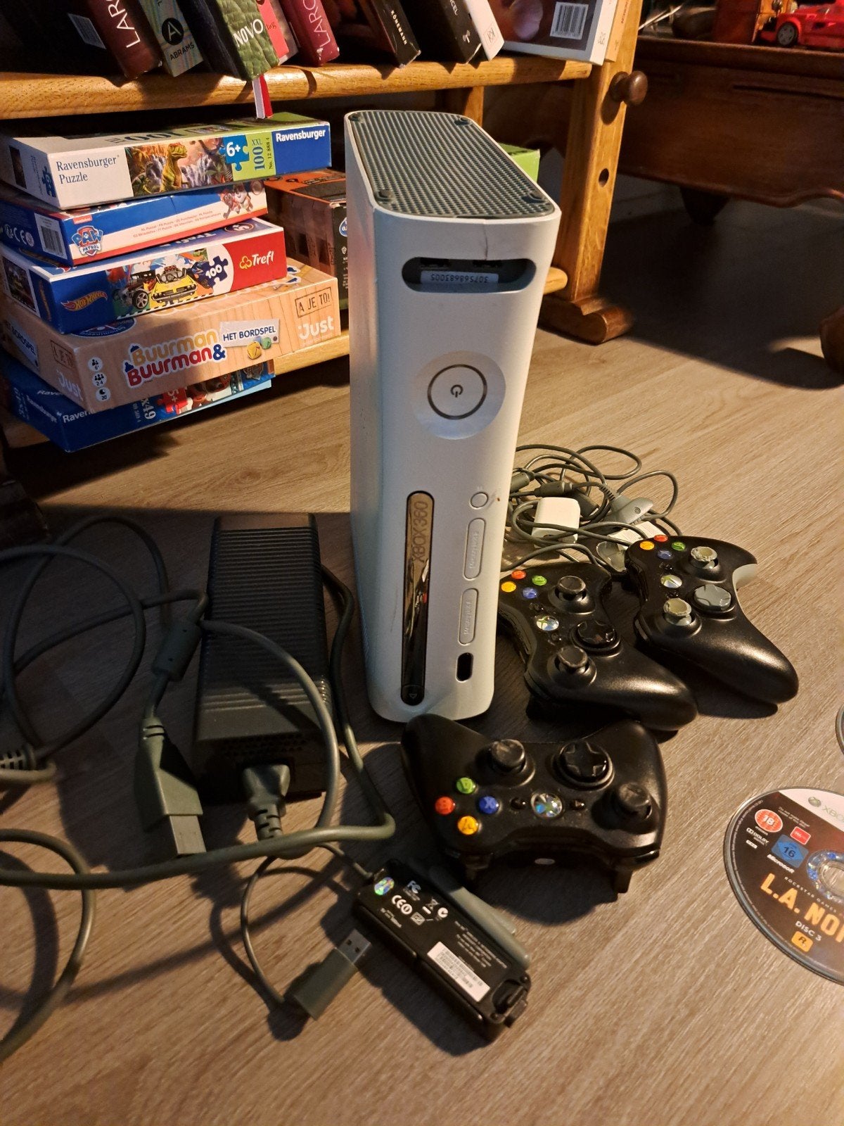 Xbox 360 Console met 3 controllers, Spelcomputers en Games, Games | Xbox 360, Gebruikt, Avontuur en Actie, 3 spelers of meer, Vanaf 18 jaar