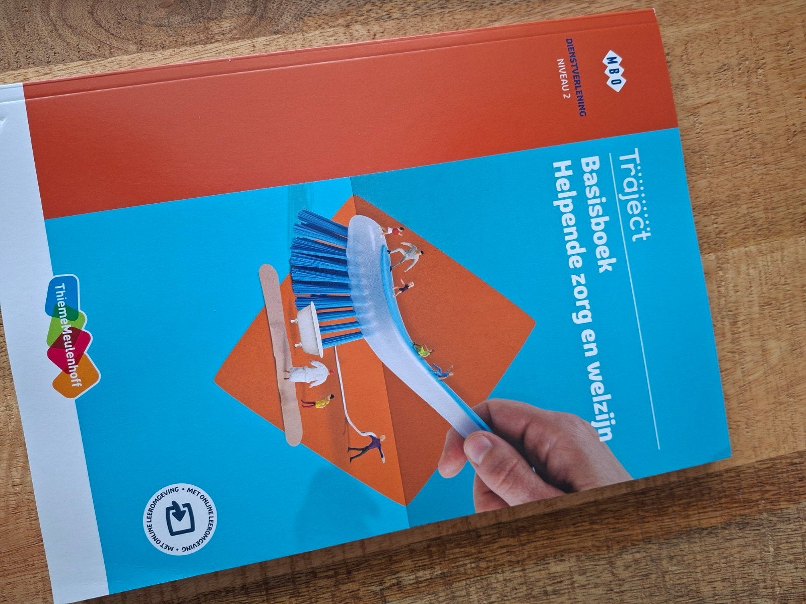 Traject Basiboek Helpende zorg en welzijn MBO Niveau 2, Ophalen of Verzenden, Zo goed als nieuw, MBO, ThiemeMeulenhoff
