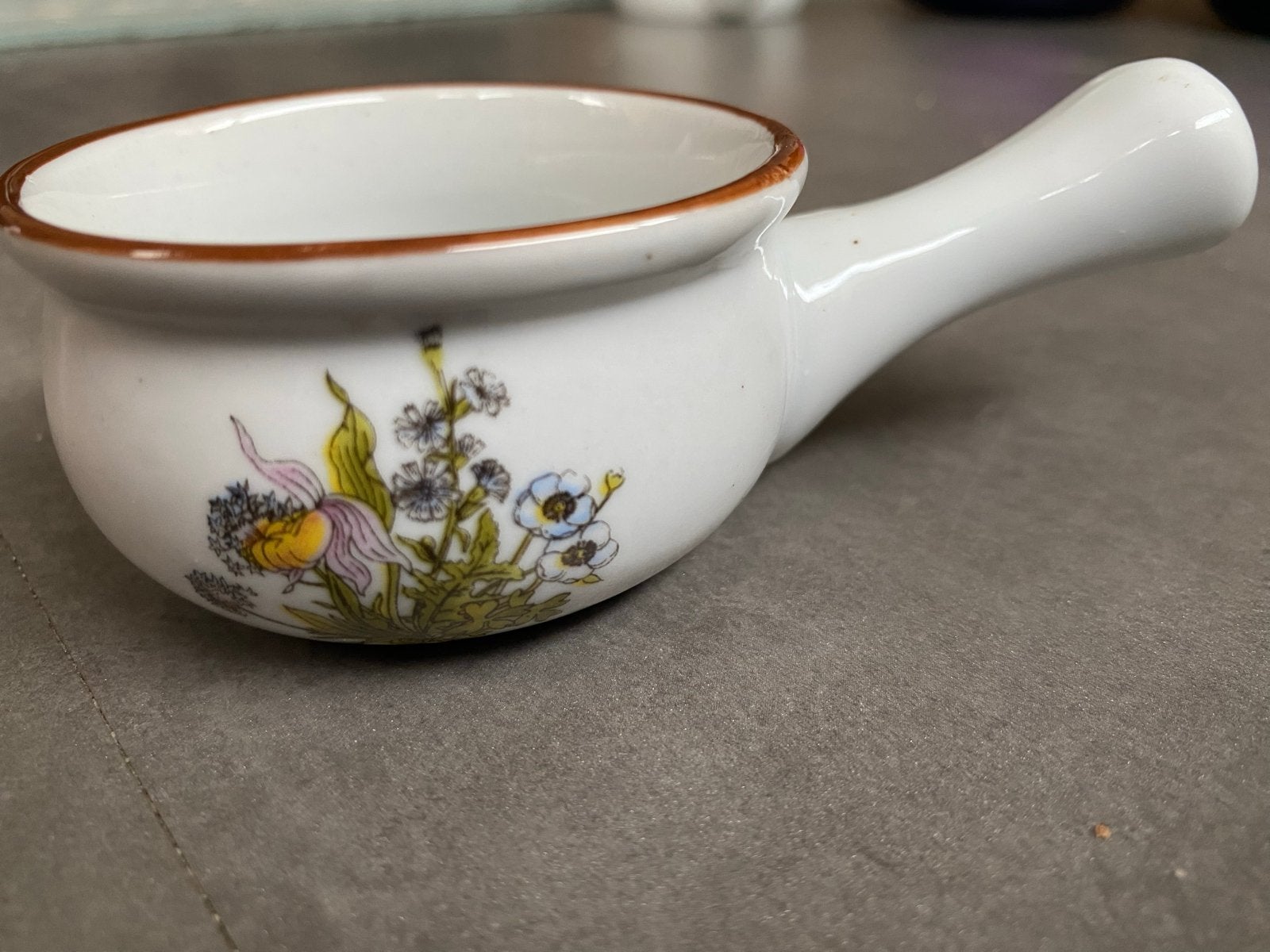 Klein vintage kommetje met bloemmotief, Antiek en Kunst, Antiek | Porselein, Ophalen of Verzenden