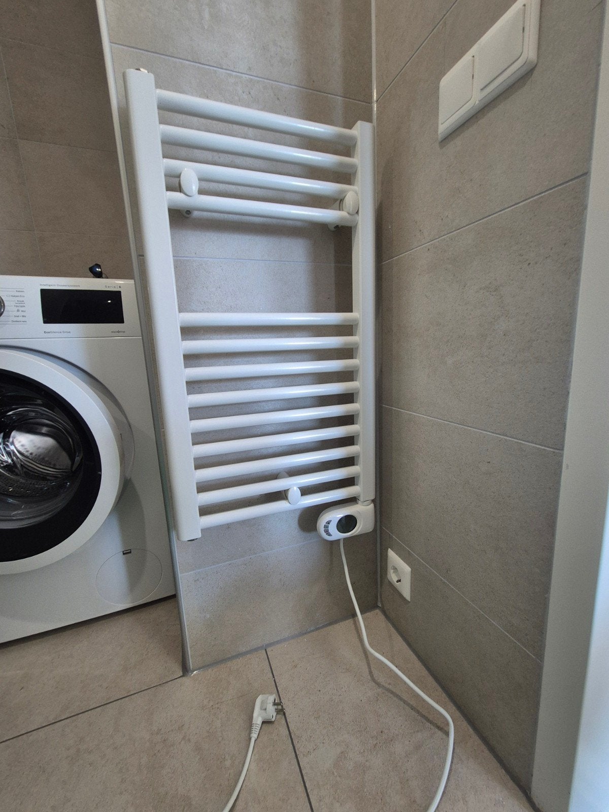 Elektrische handdoekradiator met thermostaat nieuw, Doe-het-zelf en Verbouw, Verwarming en Radiatoren, Ophalen, Radiator, Nieuw