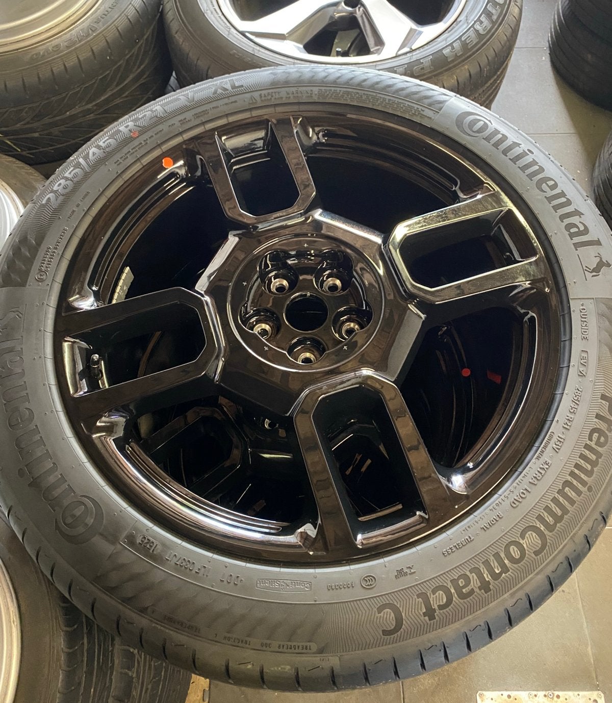 NIEUWE 21” Kia EV9 velgen + TPMS + 285/45 R2 Continental, 285 mm, Banden en Velgen, Nieuw, Zomerbanden