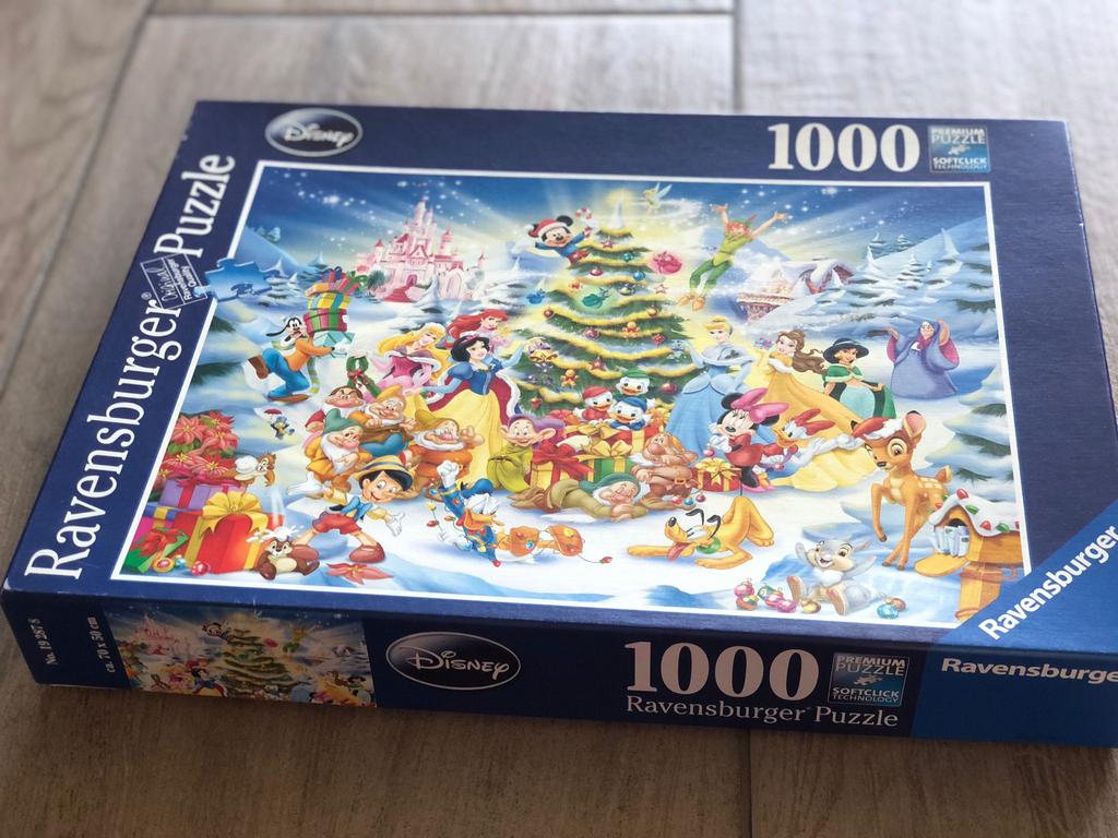 Ravensburger Disney Kerstpuzzel 1000 stukjes, Ophalen of Verzenden, 500 t/m 1500 stukjes, Zo goed als nieuw, Legpuzzel