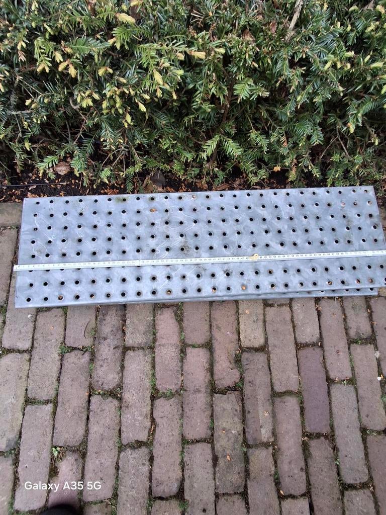 Te koop 5 stuks stalen traptreden, Ophalen, Zo goed als nieuw, Minder dan 2 meter