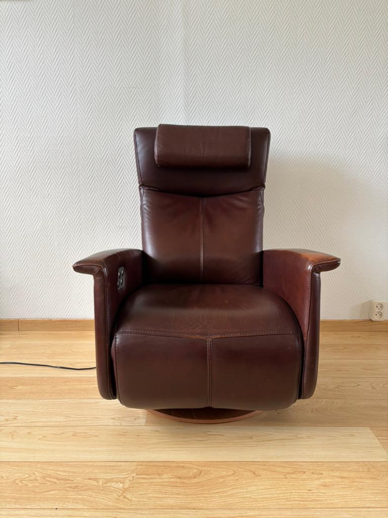 Prominent elektrische relaxfauteuil, Ophalen, Minder dan 75 cm, Leer, Zo goed als nieuw