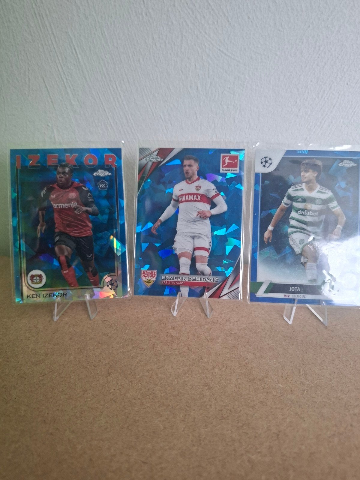 Voetbal Spelerskaarten - Ken Izekor, Ermedin Demirovic, Jota, Verzamelen, Ophalen of Verzenden, Zo goed als nieuw, Buitenlandse clubs