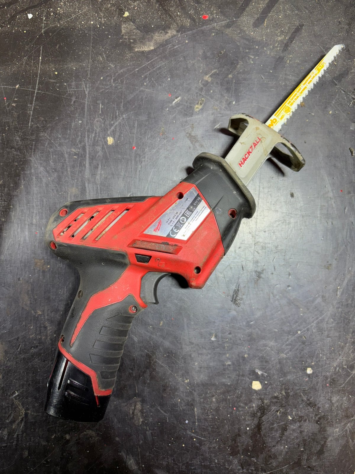 Milwaukee C12 HZ 12V Hackzall reciprozaag + koffer en lader, Gebruikt, 70 mm of meer, 600 tot 1200 watt, Ophalen of Verzenden