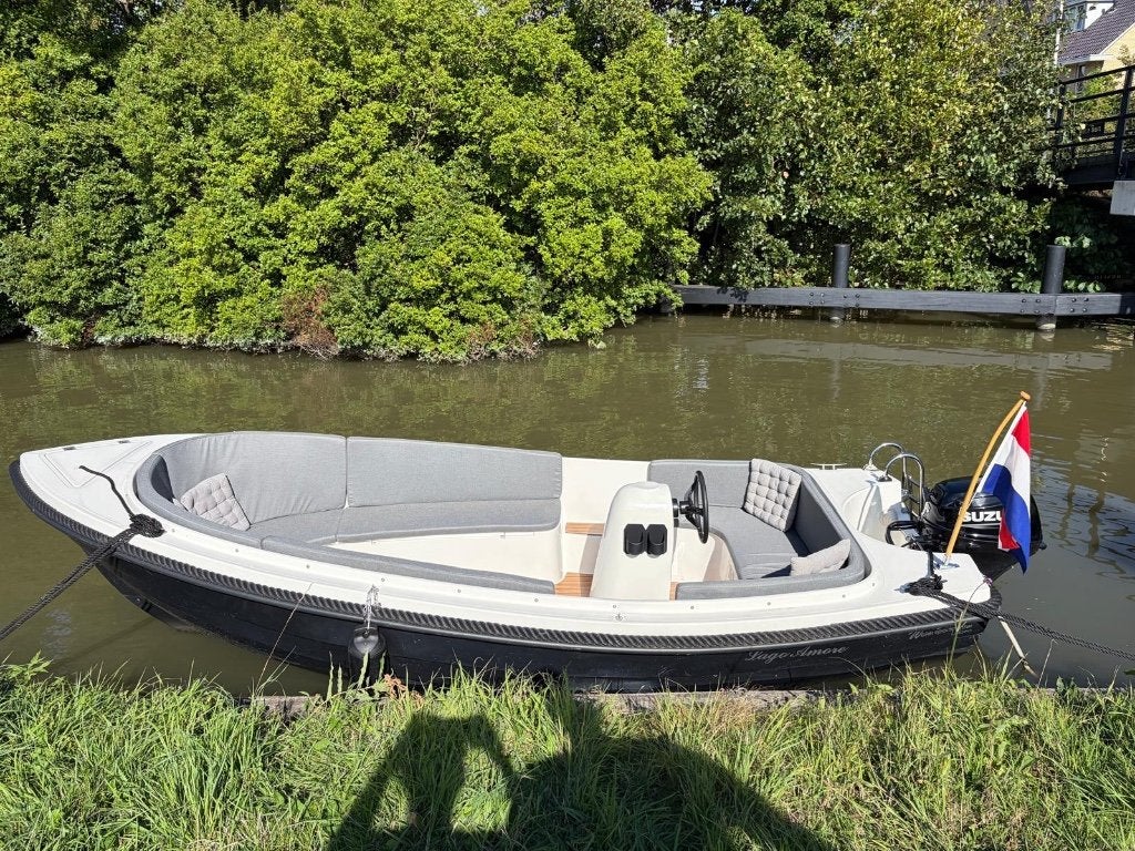 Lago Amore 450 | 2022 | Suzuki 9.9 pk | Vaarklaar, Watersport en Boten, Ophalen, Consoleboot, Gebruikt, 35 cm