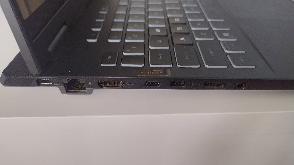 Foto 9 van ASUS TUF Gaming A16 Gaming Laptop