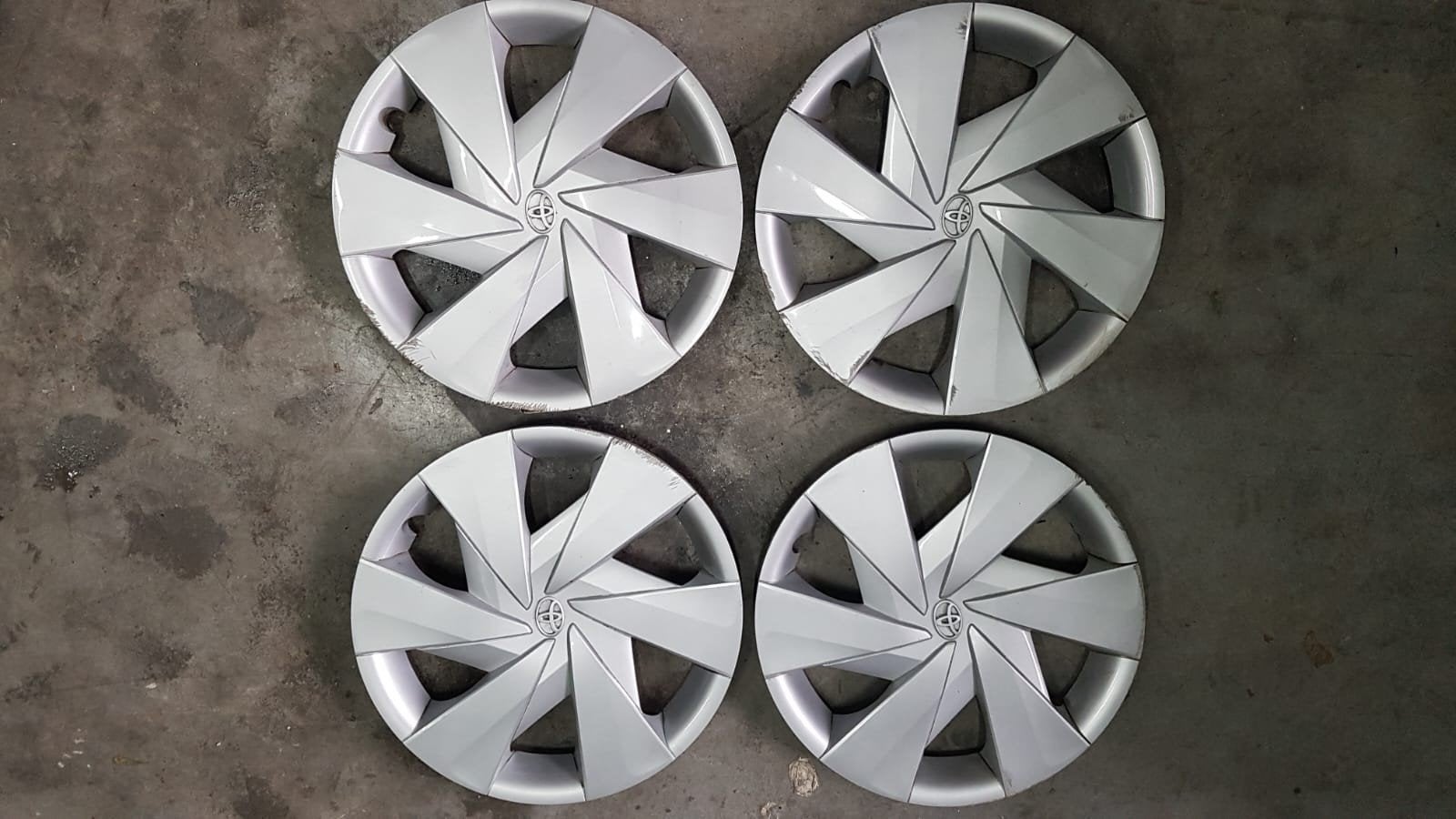 Orig. Toyota Aygo X-play wieldoppen. 15inch. 4-stuks, Auto diversen, Wieldoppen, Ophalen of Verzenden, Gebruikt