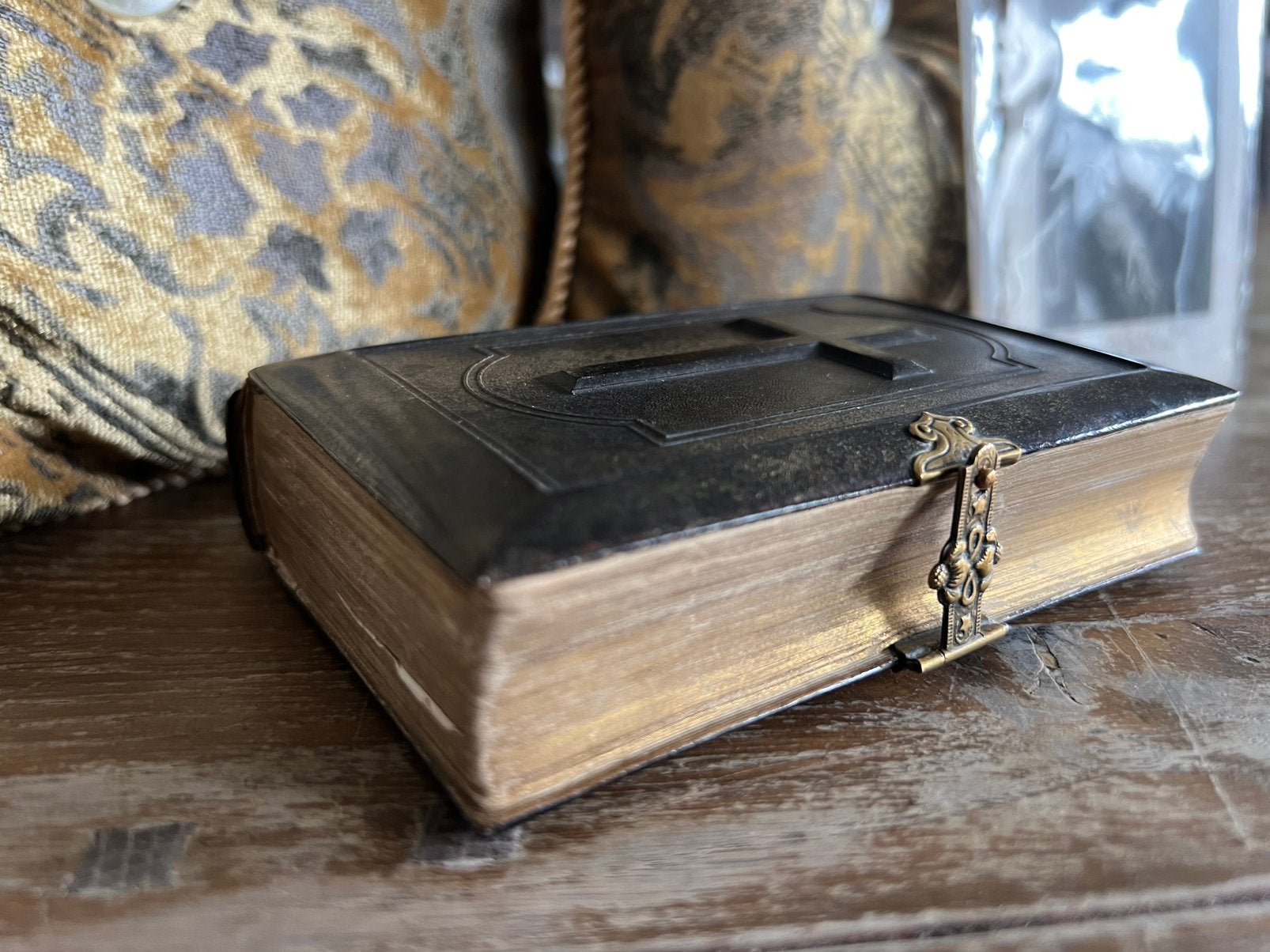 ANTIEK GEBEDSBOEKJE MET KOPEREN SLOTJE, Ophalen of Verzenden