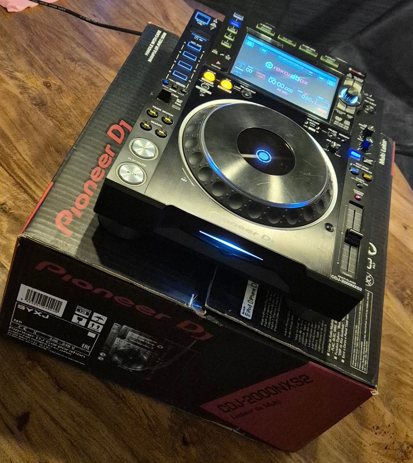 Foto 7 van Pioneer DJ Set: 2x CDJ-2000NXS2 & 1x DJM-900NXS2