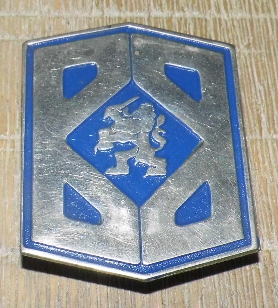 Metalen Baret embleem Burger Bescherming, Verzenden, Landmacht, Nederland, Embleem of Badge