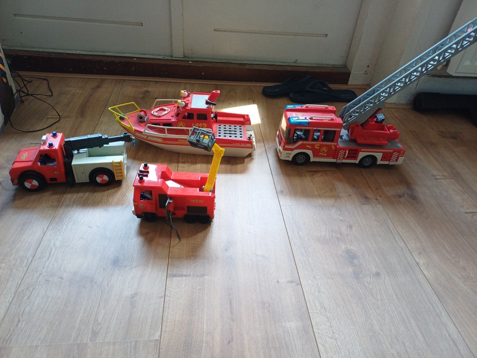 2 voertuigen van Playmobil en 2 van Brandweerman  Sam, Ophalen