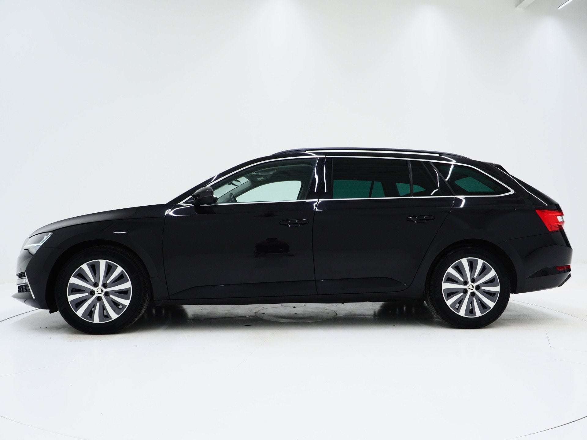 Skoda Superb Combi 1.4 TSI iV 218PK | Leder | Trekhaak | Mem, Auto's, Gebruikt, Zwart, 4 cilinders, Zwart