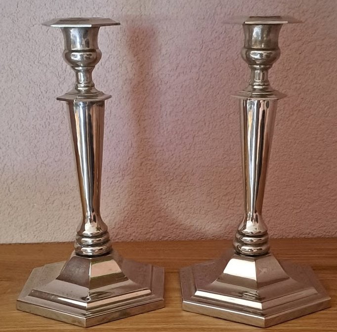 Set van 2 zilverkleurige kandelaars, Antiek en Kunst, Ophalen of Verzenden, Overige materialen