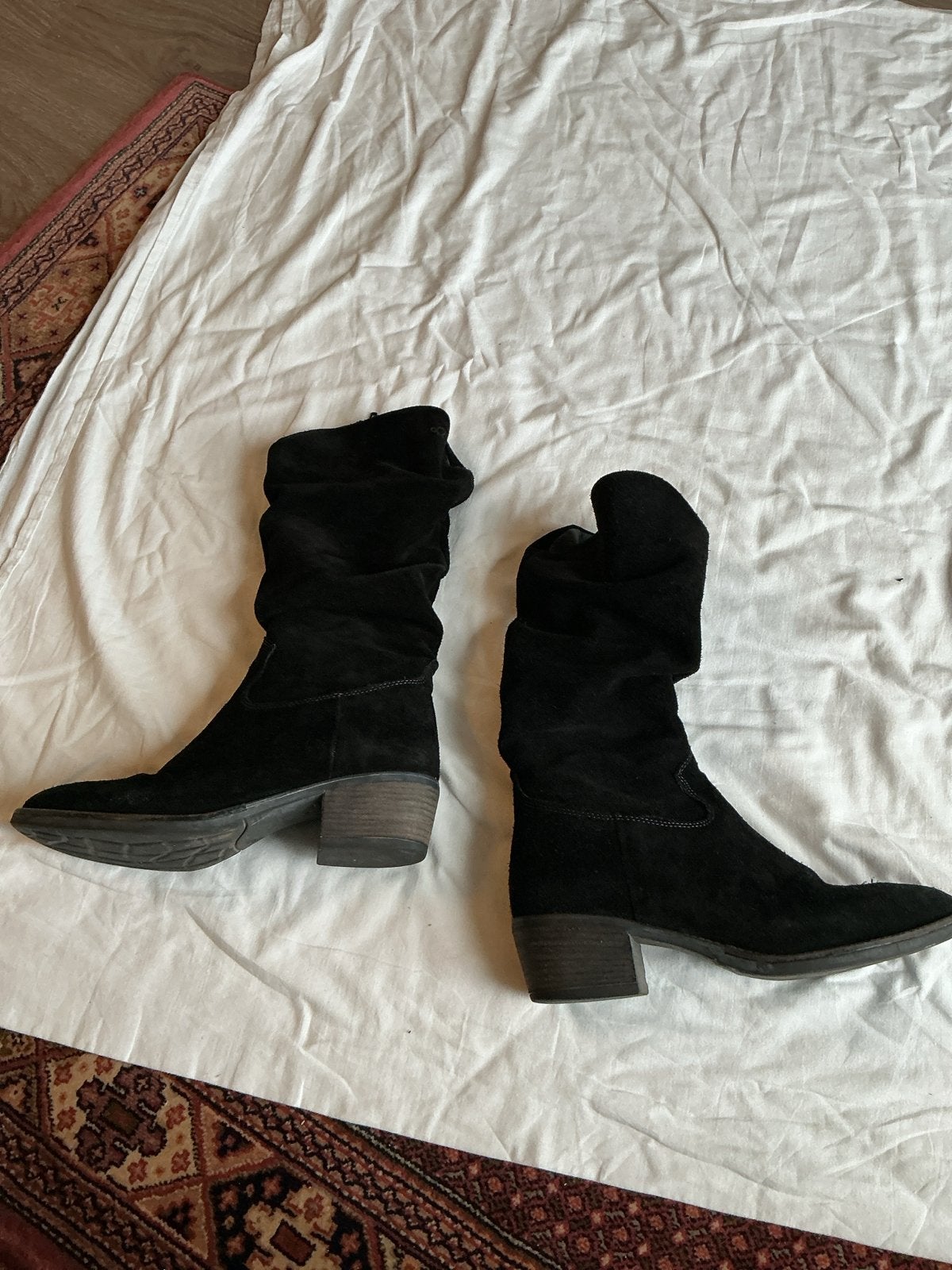 Zwarte suède laarzen - Maat 39, Ophalen of Verzenden, Gedragen, Zwart, Lage of Enkellaarzen