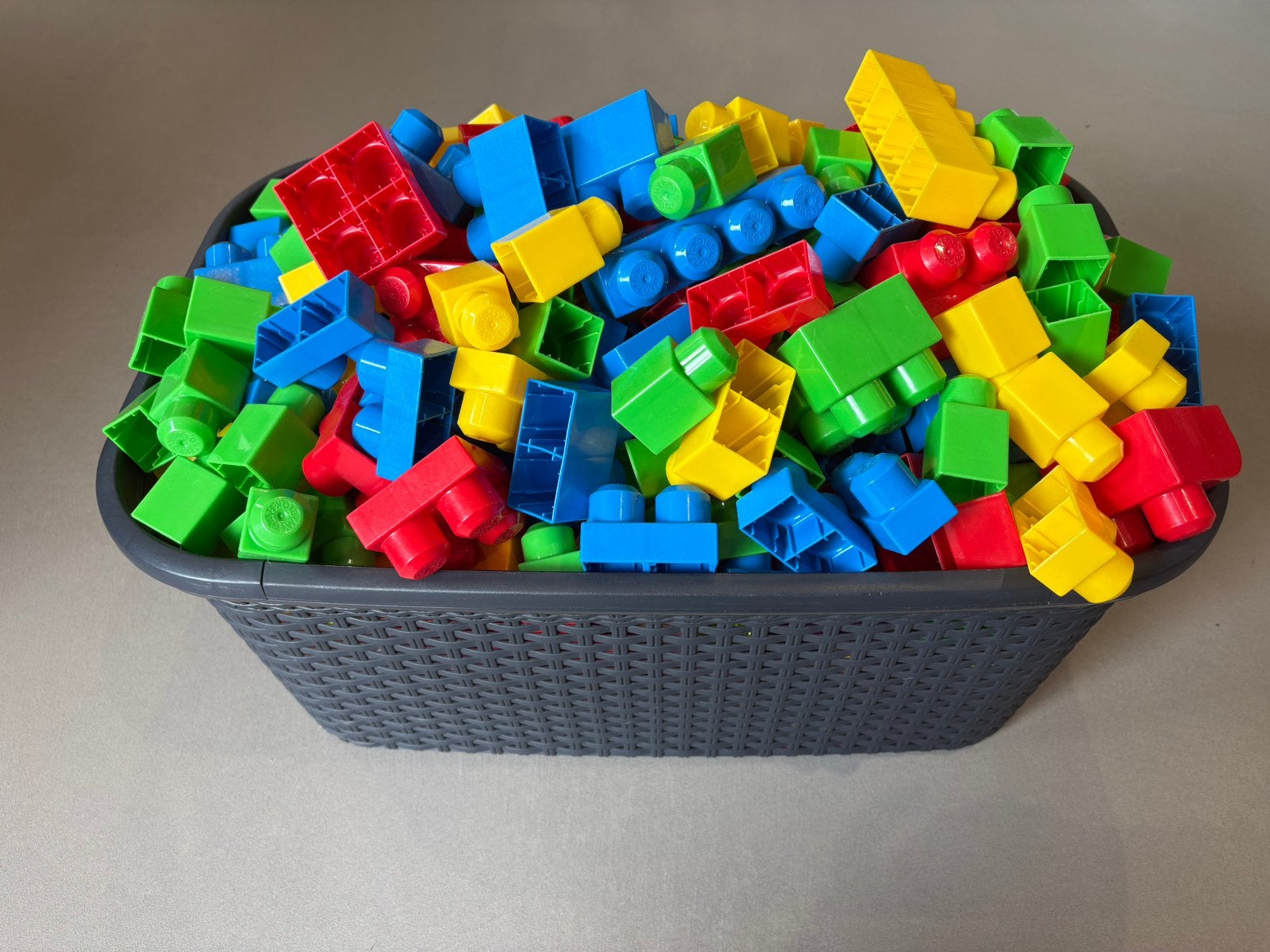Grote wasmand vol met Mega Bloks (grote duplo), Ophalen, Gebruikt, Megabloks